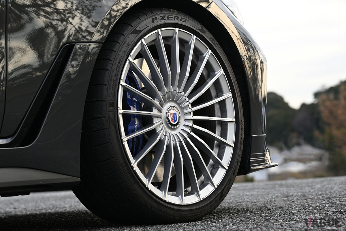 BMW車とは異なる走りの世界観を巧みに構築しているBMWアルピナ「B4グランクーペ」