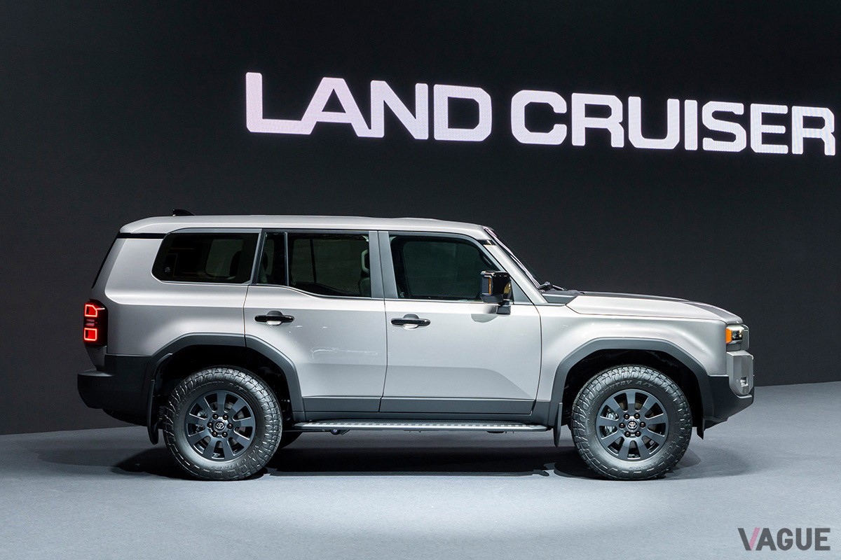 角目マスクのトヨタ新型「ランドクルーザー」（250系）