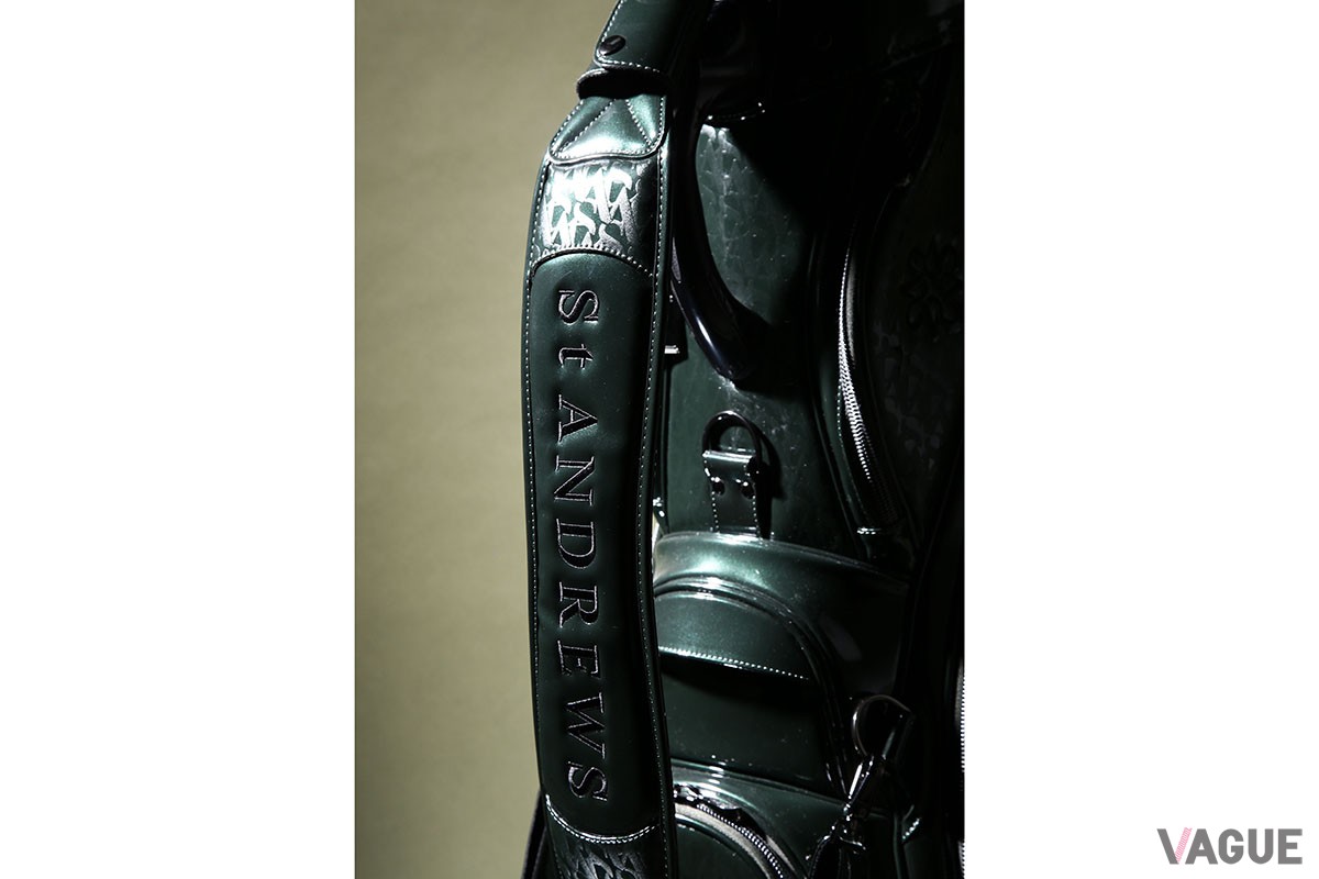 つややかでエレガントなルックスと優れた使い勝手を融合したSt ANDREWS「STAロゴエナメルキャディバッグ」