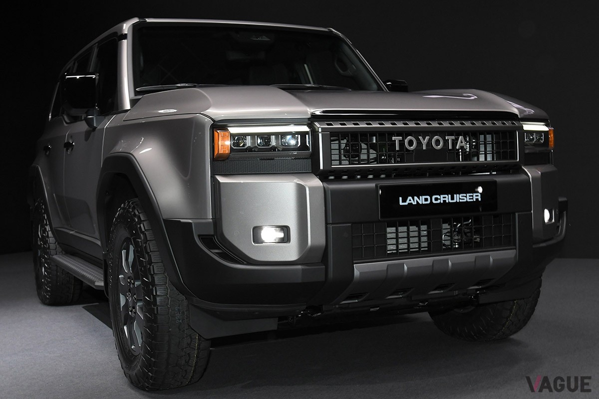 角目マスクのトヨタ新型「ランドクルーザー」（250系）