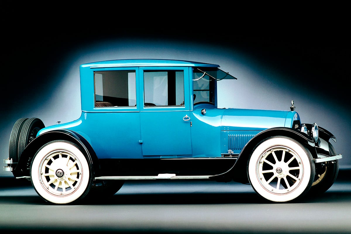 ロービームの前身である“ティルトビームヘッドライト”など当時の最先端技術が多数搭載された1919年型「タイプ57 ビクトリア クーペ コンセプトカー」