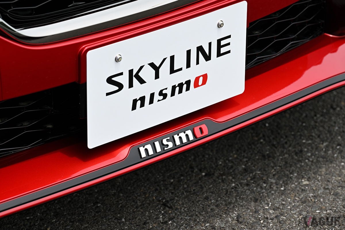 スポーツセダンの日産「スカイライン400R」をベースに、NISMOブランドがチューニングしたハイパフォーマンスモデル「スカイラインNISMO」