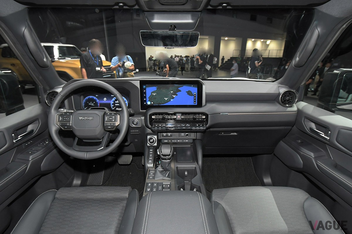 角目マスクのトヨタ新型「ランドクルーザー」（250系）