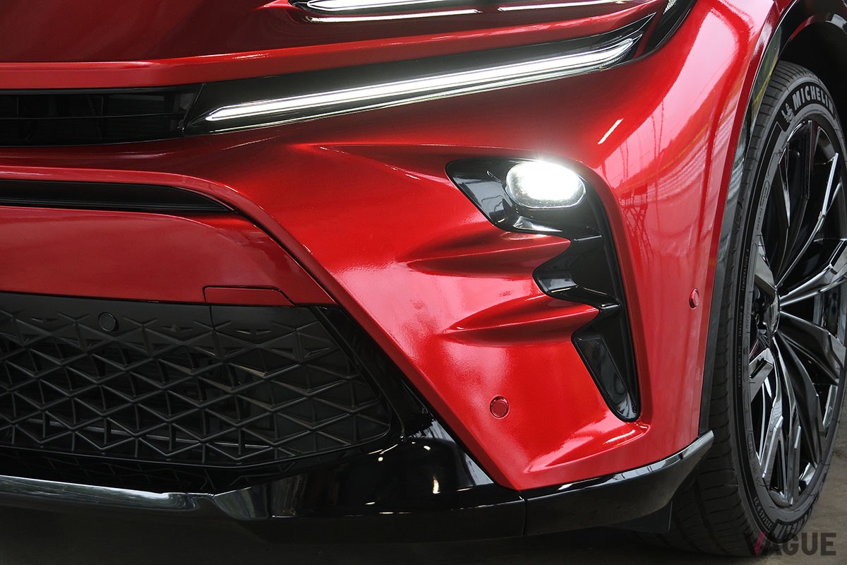 トヨタ新型「クラウン・スポーツ」と「クラウン・クロスオーバー」の違いはコンセプトやデザインだけにとどまらない。シャシーチューニングなども結構異なる