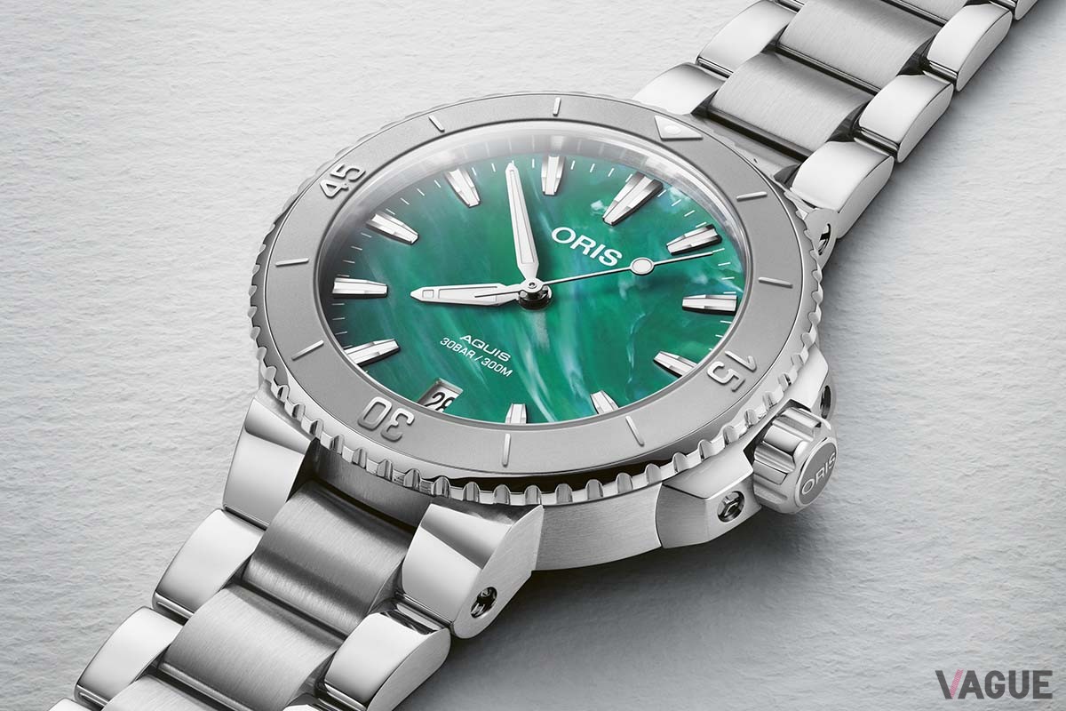 女性の小さな手にも違和感なく収まるコンパクトな36.5mmサイズ