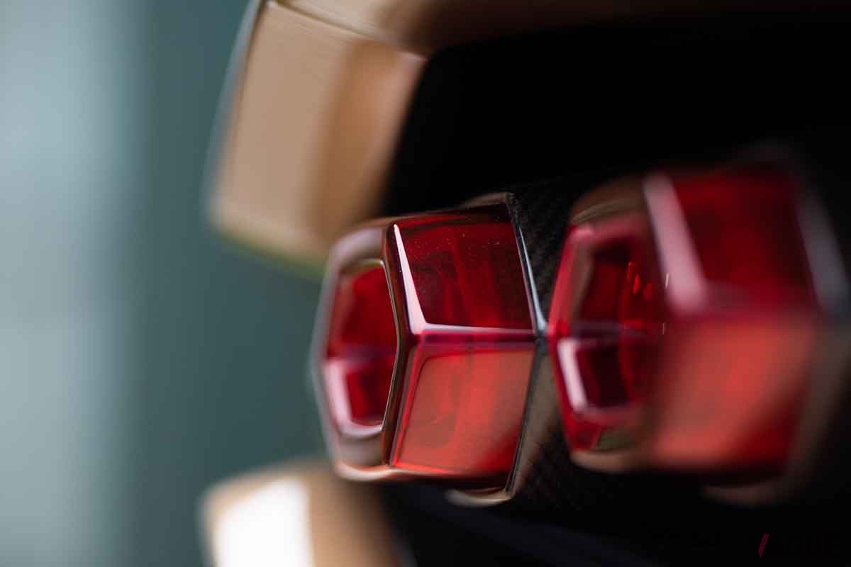 米国で最初に納車されたランボルギーニ新型「カウンタックLPI800−4」
