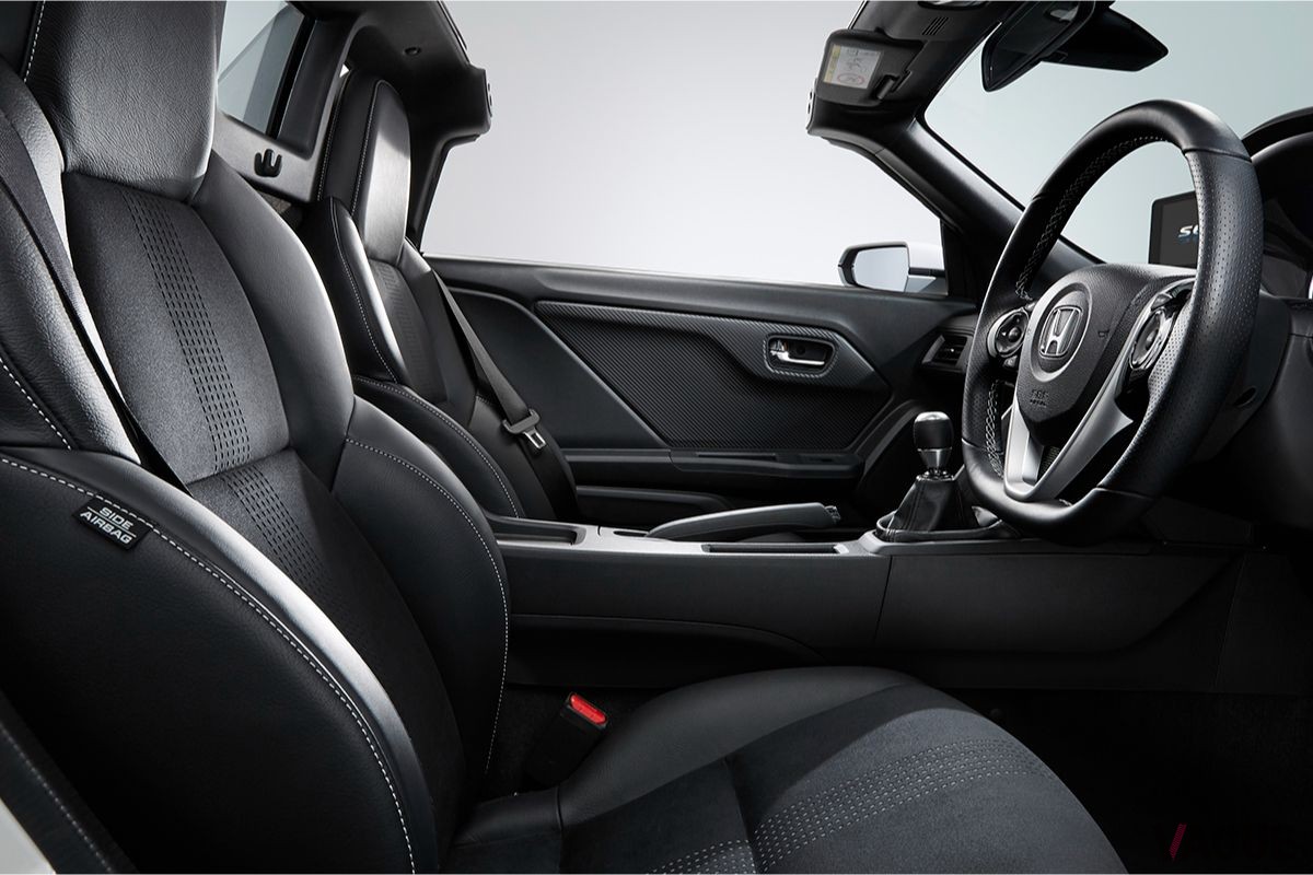 2015年に発売されたホンダ「S660」のインテリア