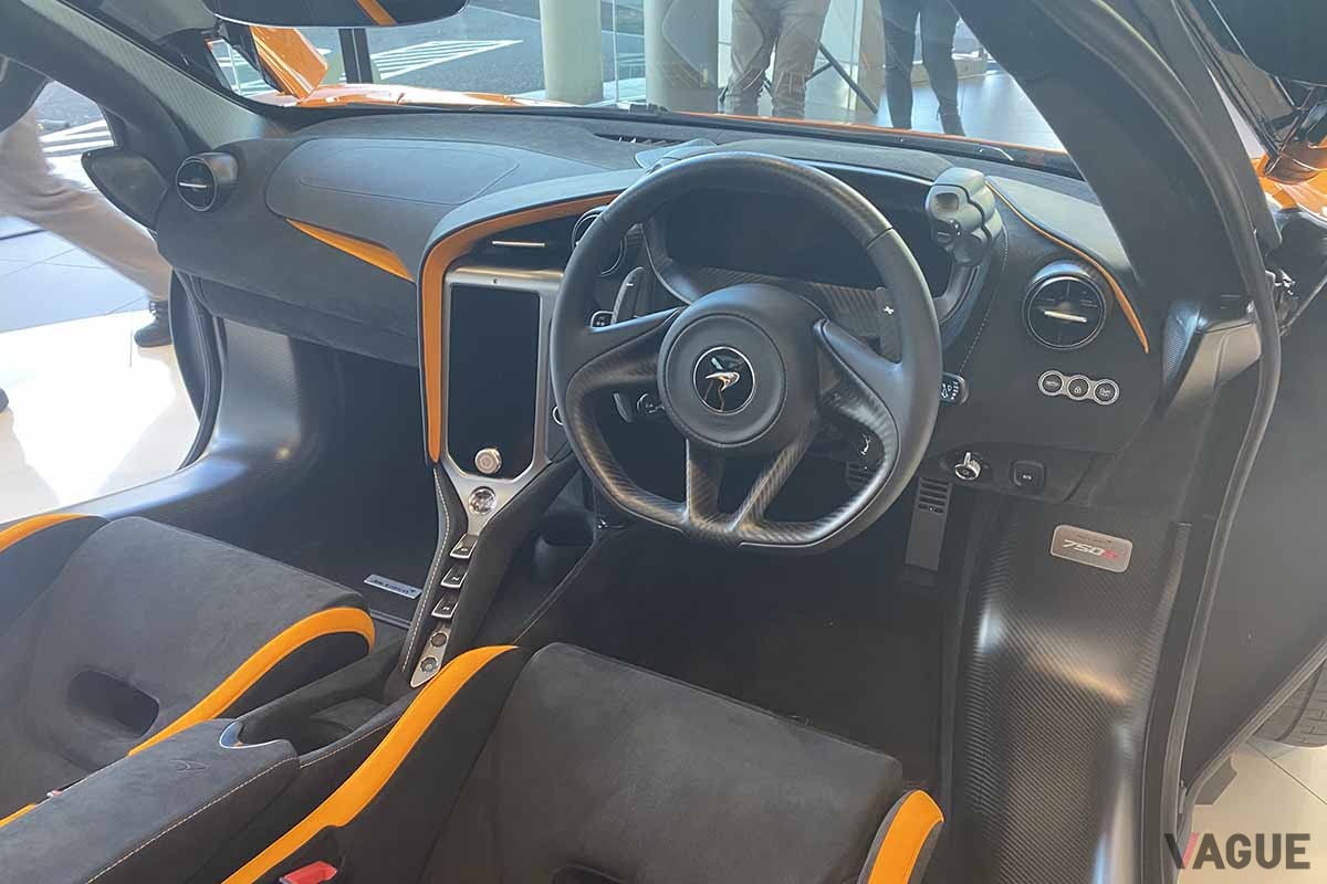 日本初公開されたマクラーレン新型「750Sクーペ」のインテリア