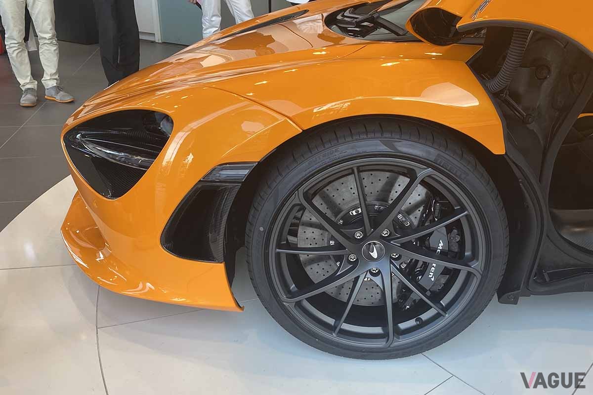 日本初公開されたマクラーレン新型「750Sクーペ」のタイヤ