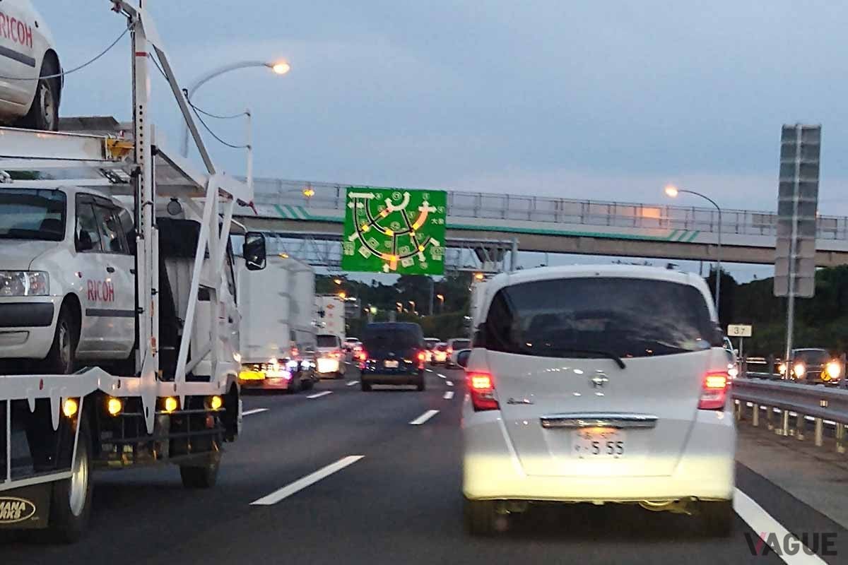 渋滞の様子。こまめにSA・PAで休憩するのもポイント