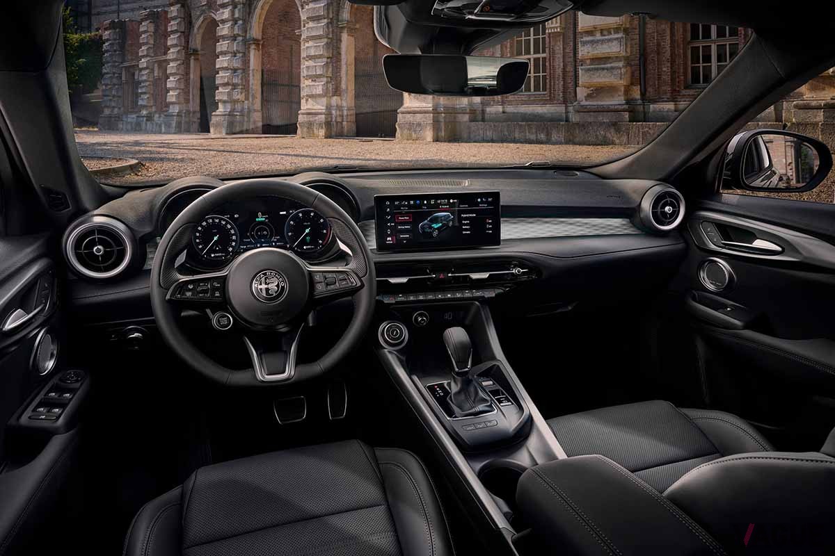 アルファ ロメオ新型「トナーレPHEV Q4」のインテリア