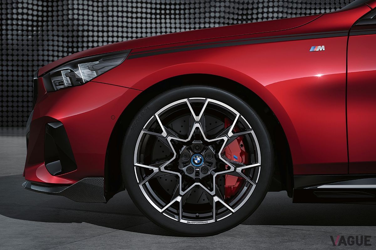 BMW新型「5シリーズ」（Mパフォーマンスパーツ装着車）