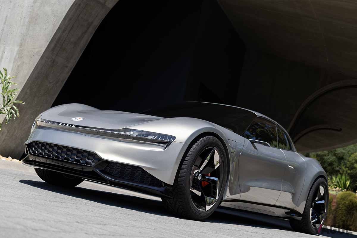 世界初公開されたフィスカーのEVスポーツカー新型「ローニン」