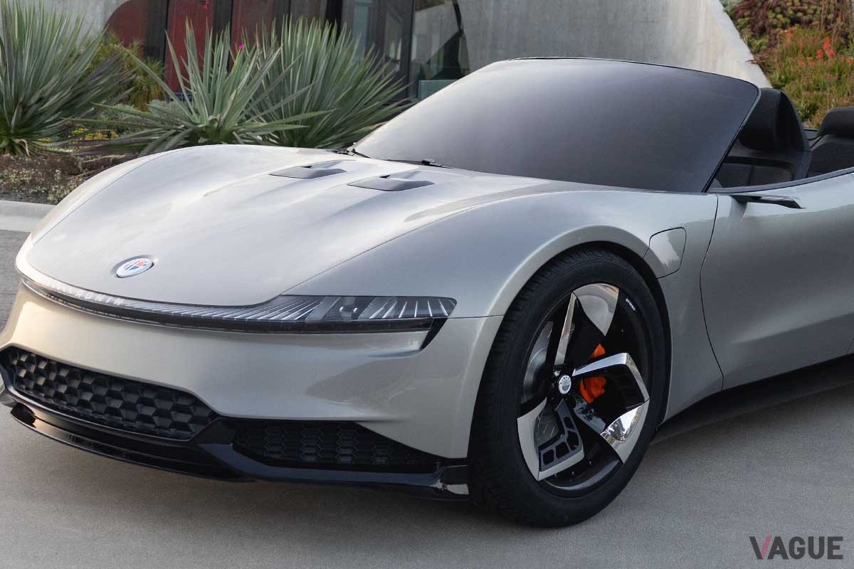 世界初公開されたフィスカーのEVスポーツカー新型「ローニン」