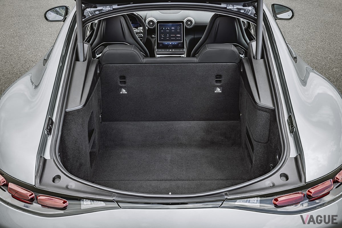 世界初公開された新型メルセデスAMG「GT 2ドア」の荷室
