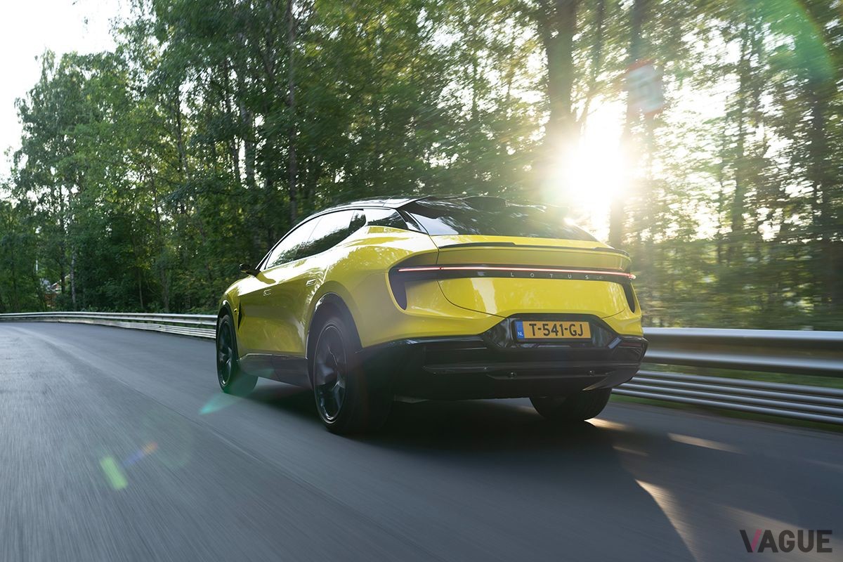モントレー・カー・ウィーク2023で米国初公開されたロータスのSUV「エレトレ」