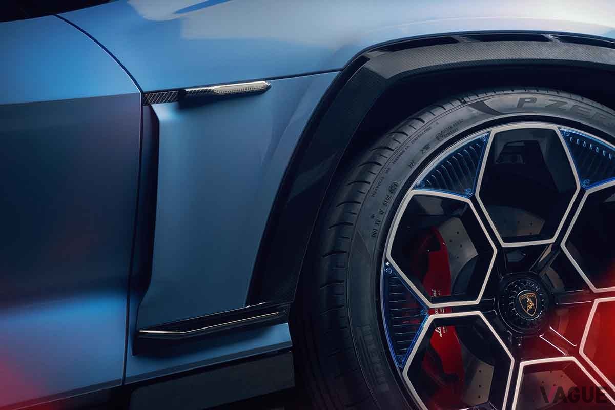 世界初公開されたランボルギーニ新型「ランザドール」