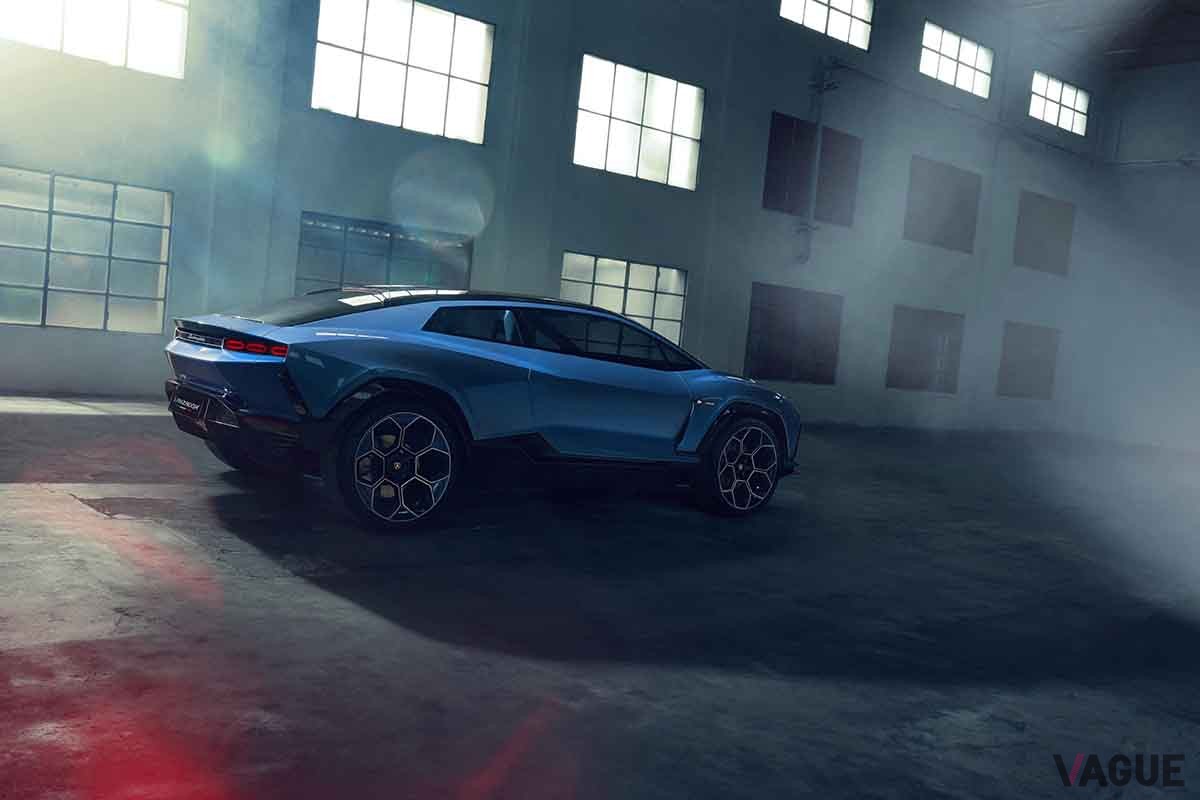 世界初公開されたランボルギーニ新型「ランザドール」