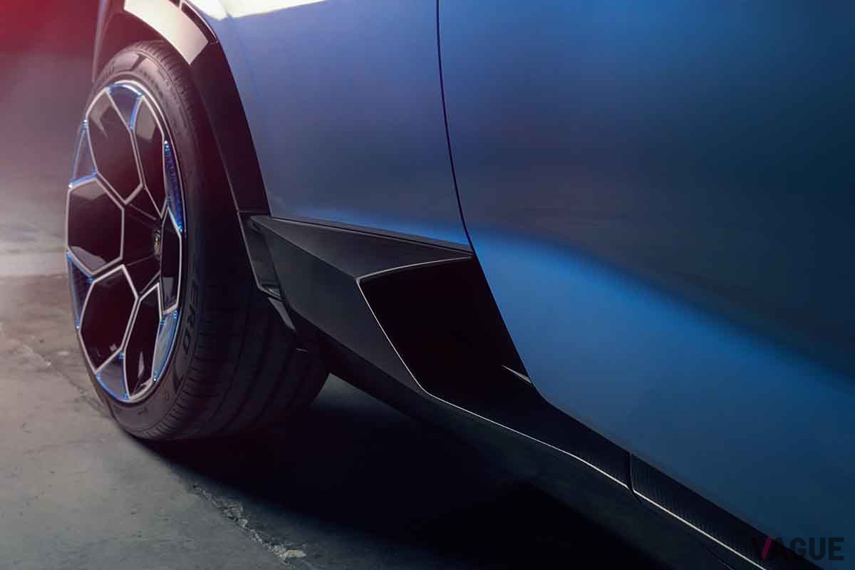 世界初公開されたランボルギーニ新型「ランザドール」
