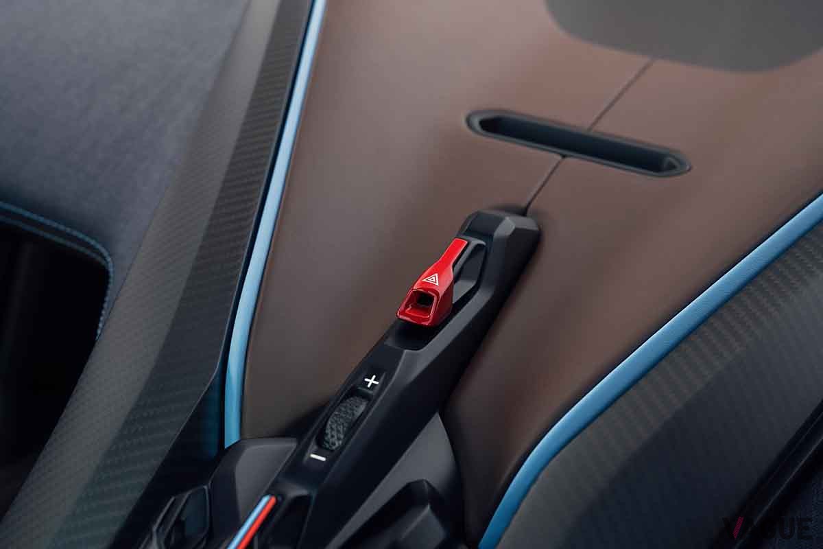 世界初公開されたランボルギーニ新型「ランザドール」のインテリア