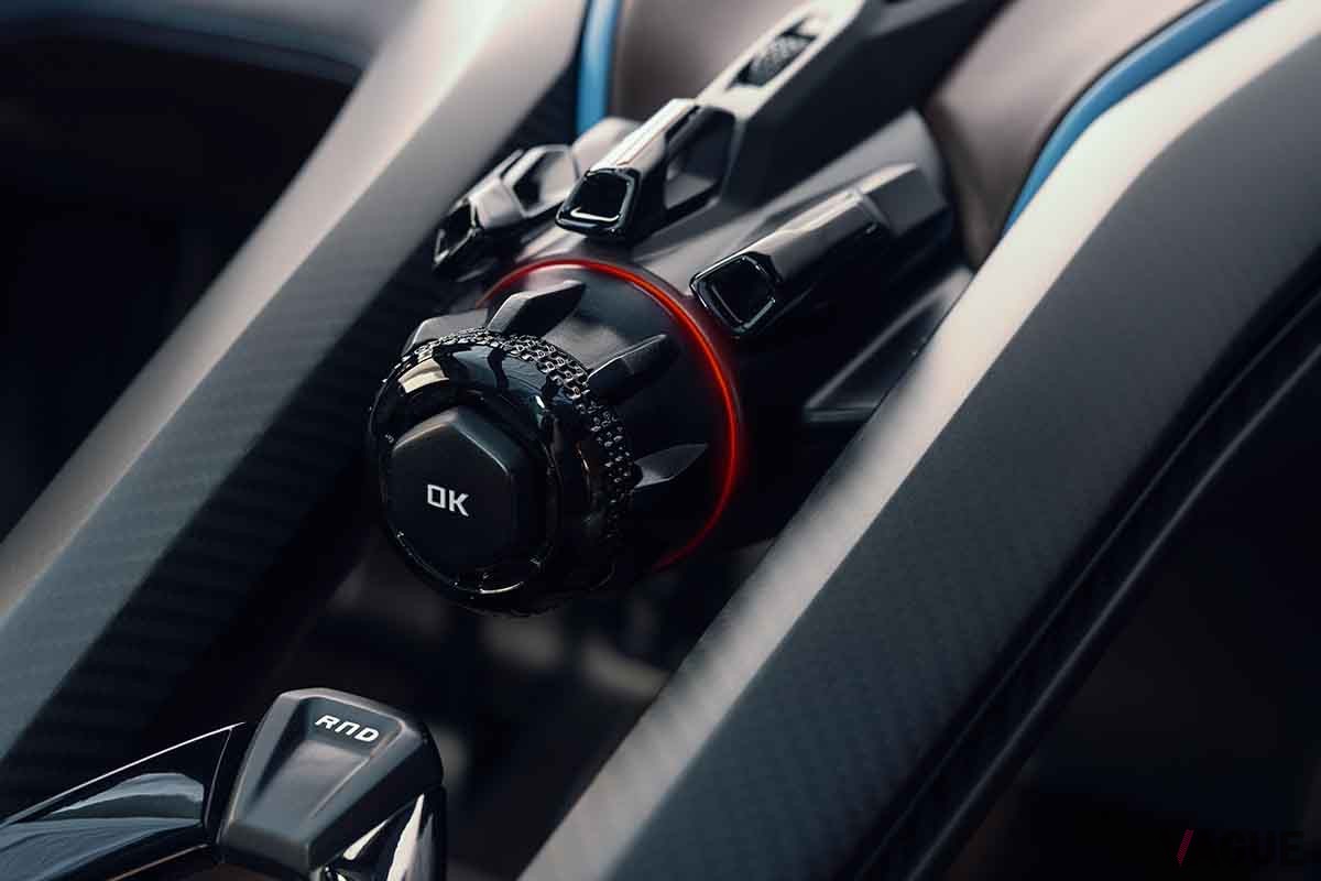 世界初公開されたランボルギーニ新型「ランザドール」のインテリア