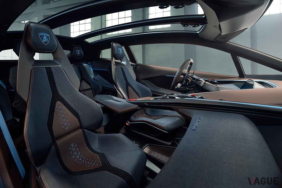 世界初公開されたランボルギーニ新型「ランザドール」のインテリア