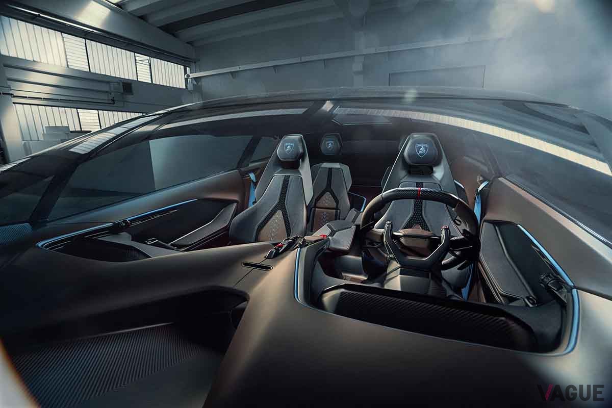 世界初公開されたランボルギーニ新型「ランザドール」のインテリア