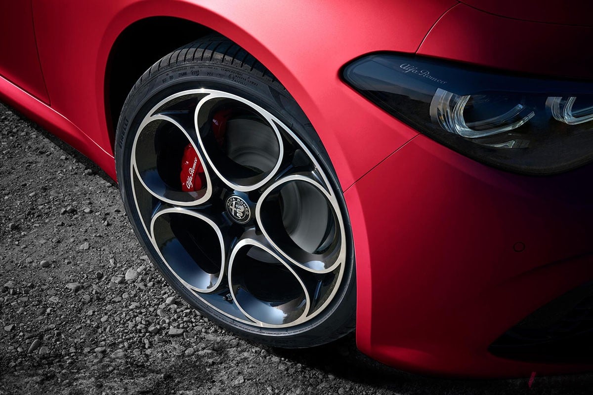 アルファ ロメオの限定車「ジュリア2.0ターボ Q4コンペティツィオーネ」