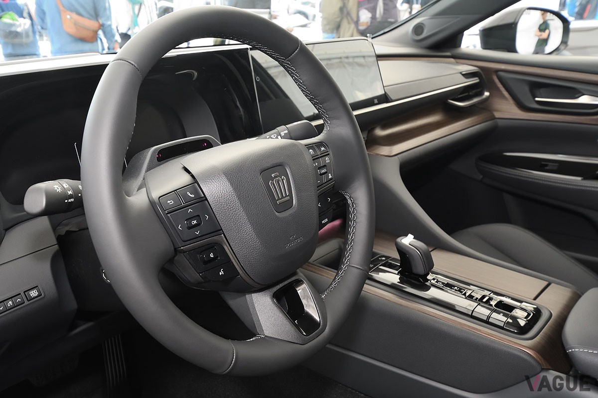 ショーファーカーとしての役目も与えられたトヨタ新型「クラウン・セダン」はリアシートの居住性もハイレベル