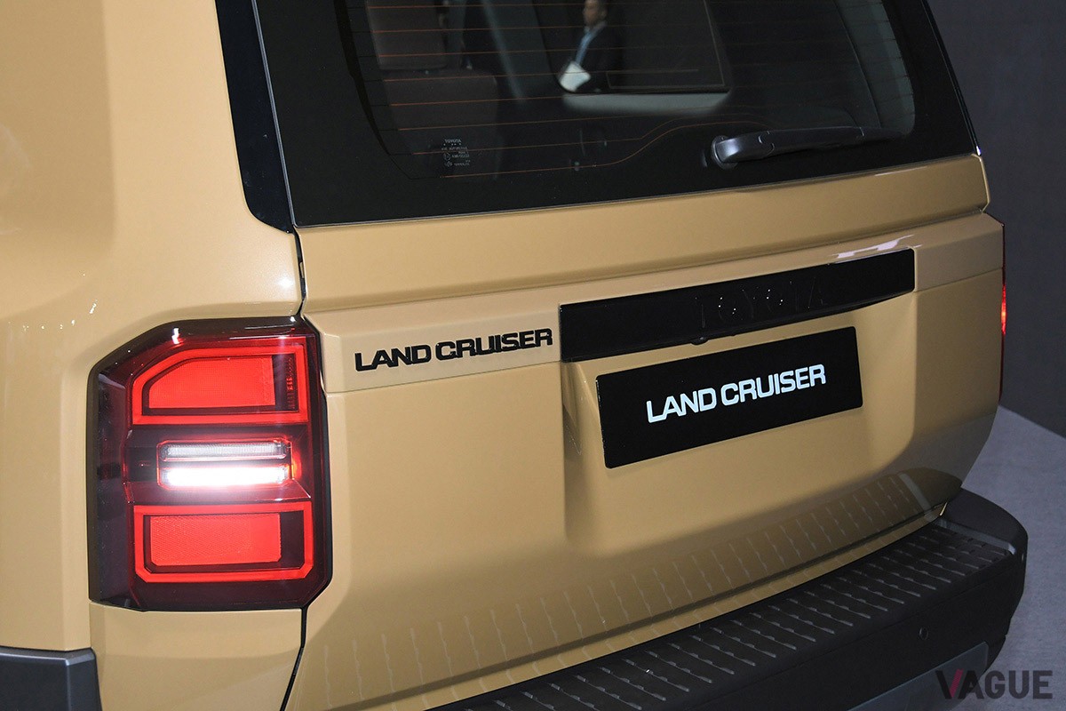 丸目マスクのトヨタ新型「ランドクルーザー」（250系）