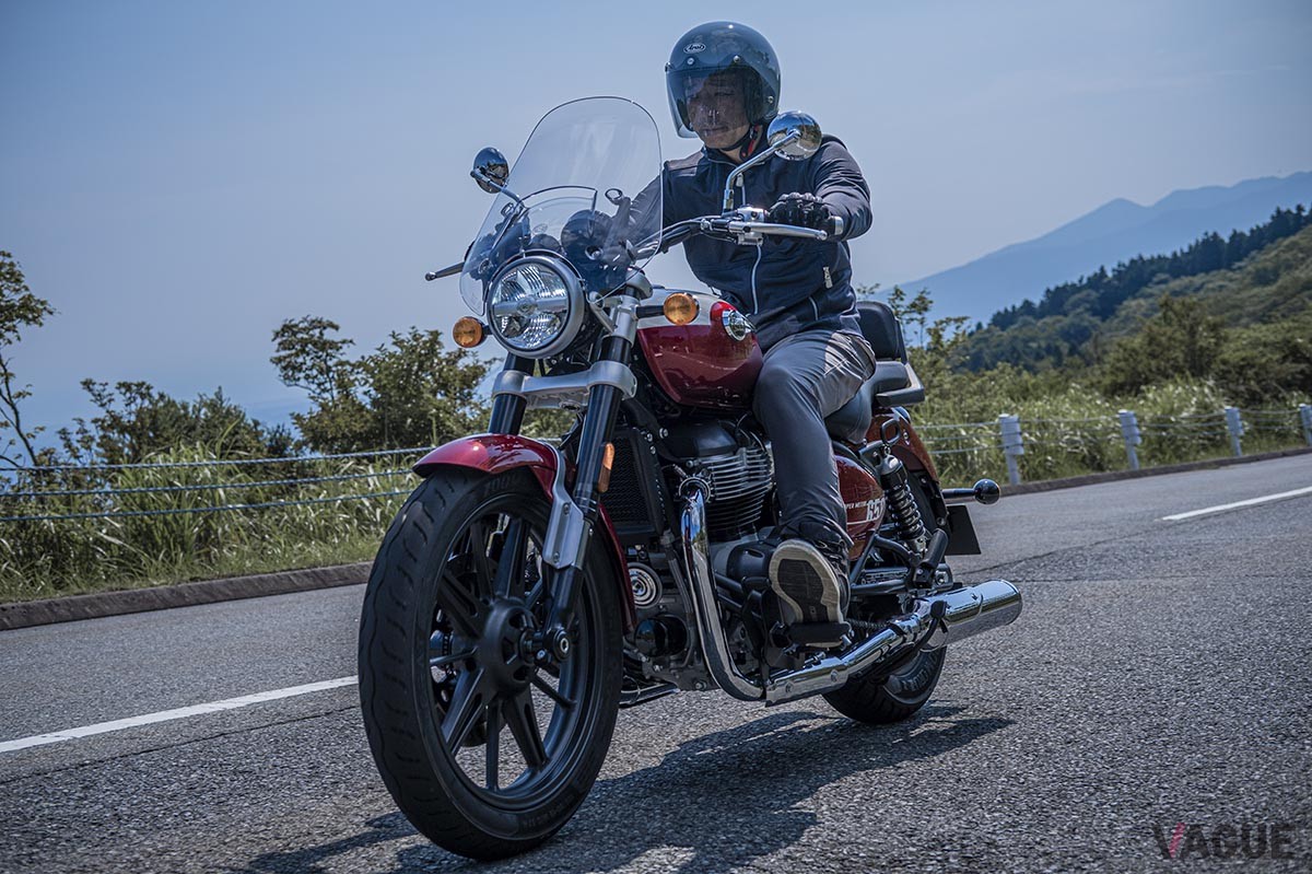 クラシカルなデザインに最新のエンジンと先進的な足回りを組み合わせ、走りを磨き上げたロイヤルエンフィールド「スーパーメテオ650」シリーズ