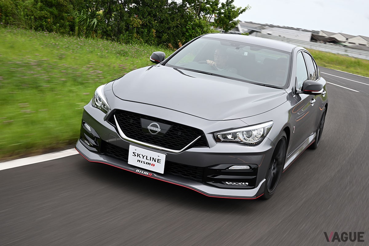 スポーツセダンの日産「スカイライン400R」をベースに、NISMOブランドがチューニングしたハイパフォーマンスモデル「スカイラインNISMO」