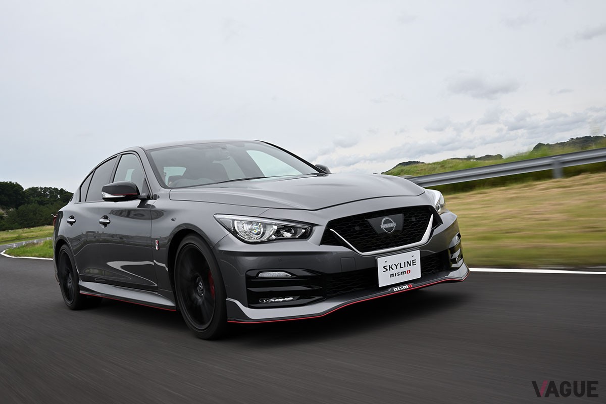 スポーツセダンの日産「スカイライン400R」をベースに、NISMOブランドがチューニングしたハイパフォーマンスモデル「スカイラインNISMO」