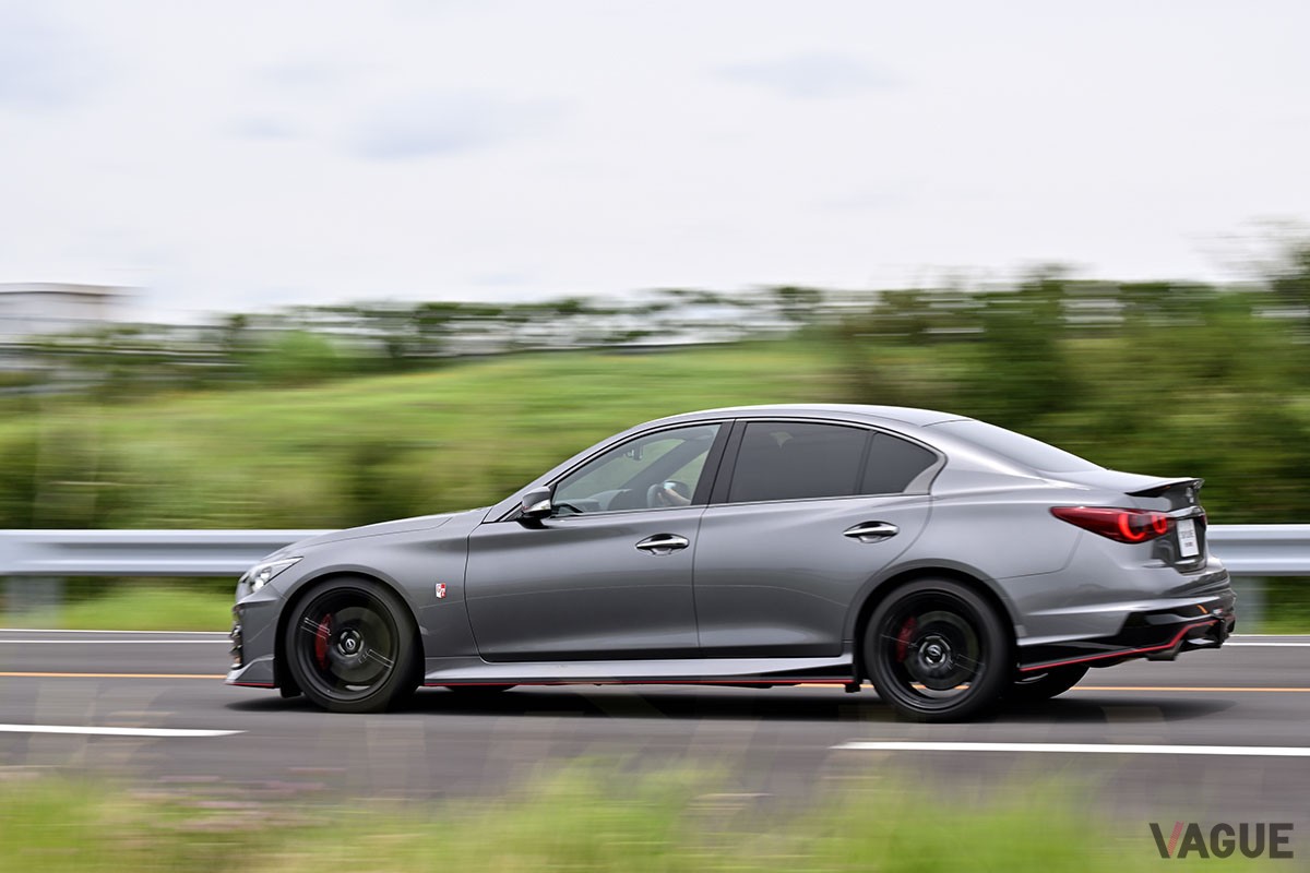 スポーツセダンの日産「スカイライン400R」をベースに、NISMOブランドがチューニングしたハイパフォーマンスモデル「スカイラインNISMO」