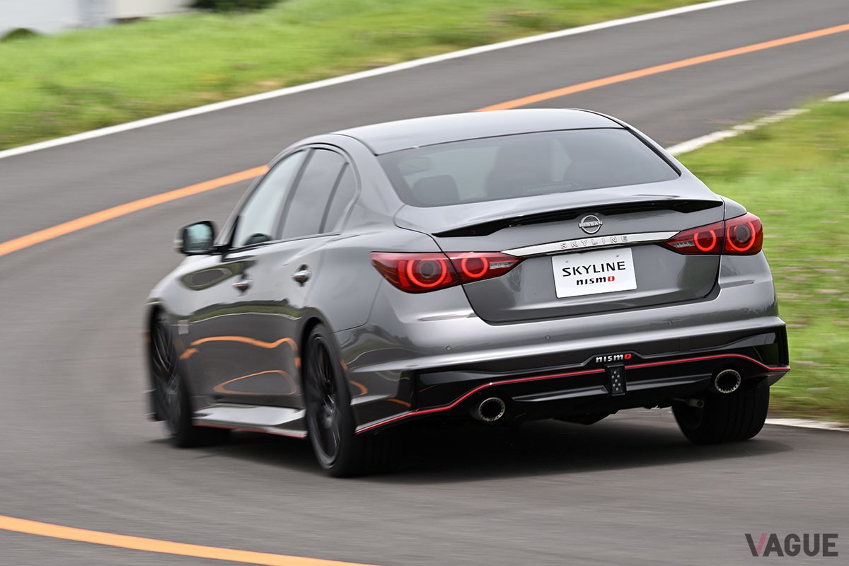 スポーツセダンの日産「スカイライン400R」をベースに、NISMOブランドがチューニングしたハイパフォーマンスモデル「スカイラインNISMO」