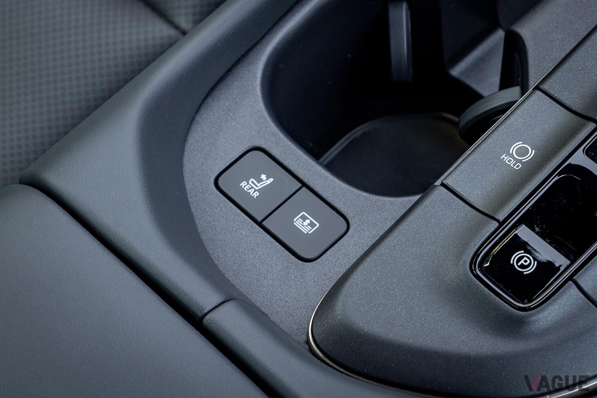 トヨタ新型「クラウン・スポーツ」と「クラウン・クロスオーバー」の違いはコンセプトやデザインだけにとどまらない。シャシーチューニングなども結構異なる