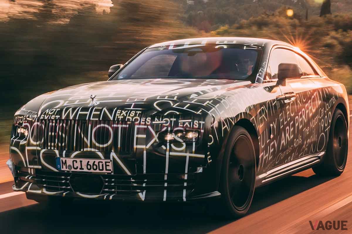 走行テストをおこなうロールス・ロイス「スペクター」プロトタイプ