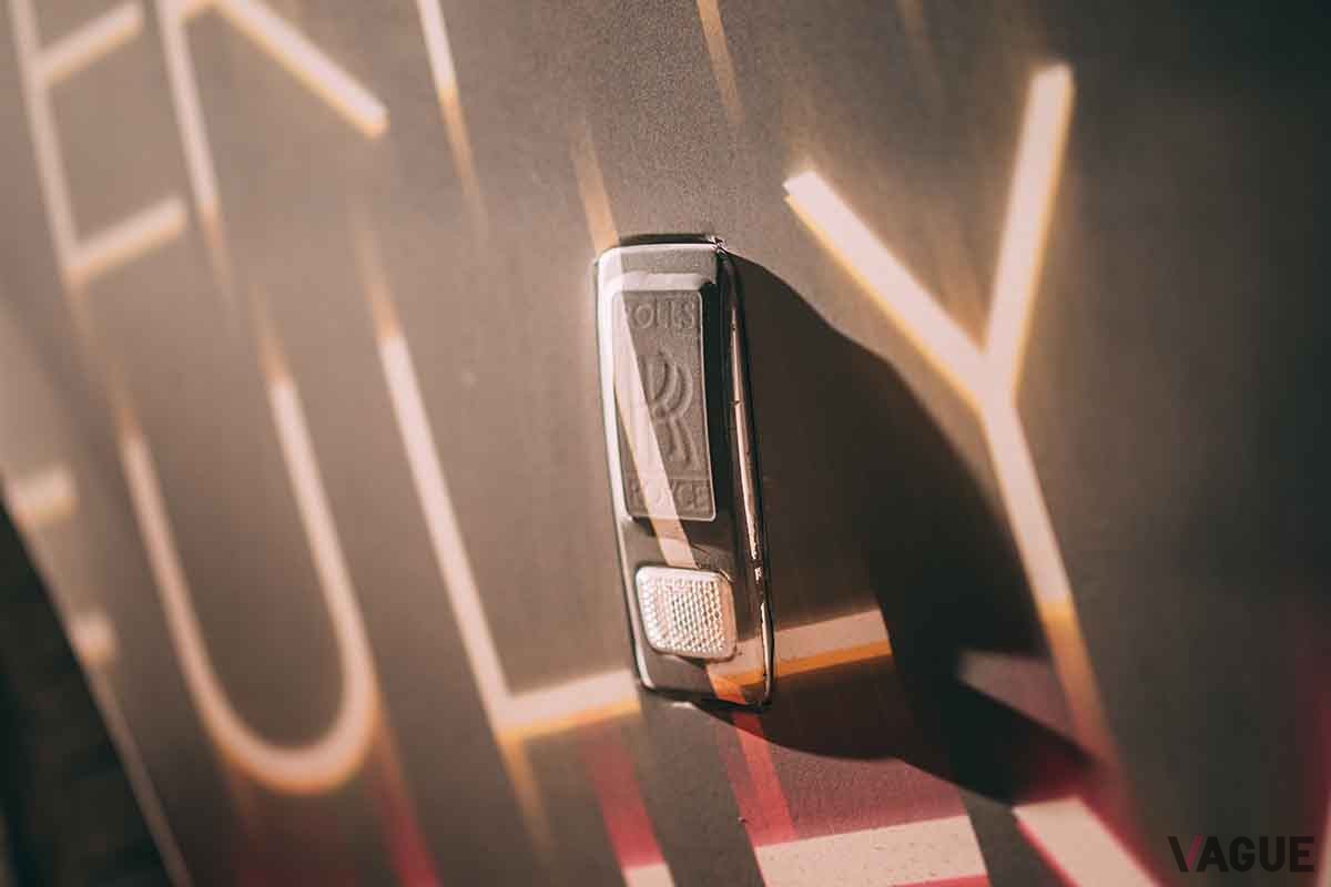走行テストをおこなうロールス・ロイス「スペクター」プロトタイプ