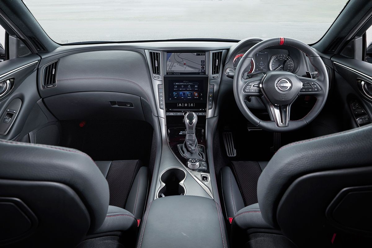 2023年秋に発売された日産「スカイラインNISMO」のインテリア