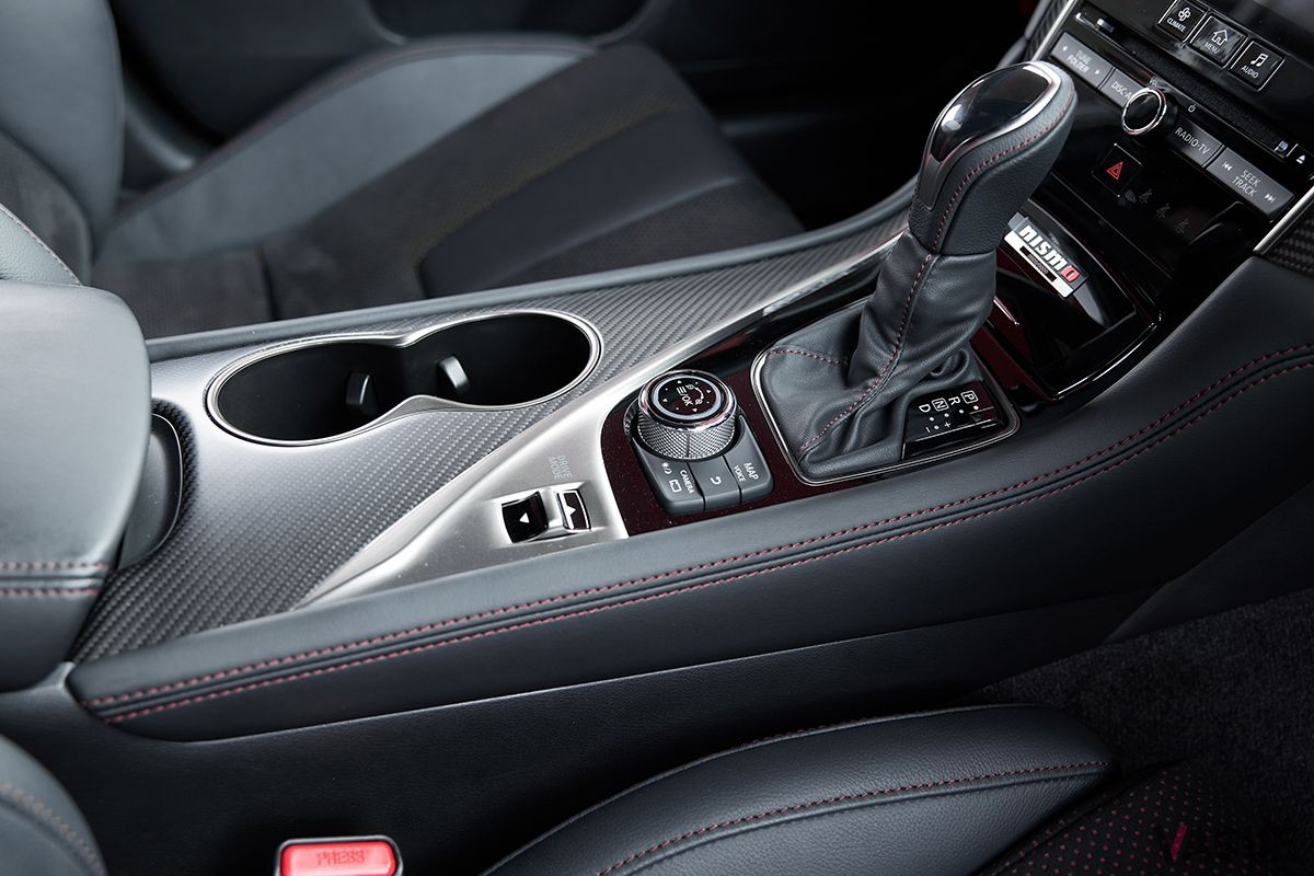 2023年秋に発売された日産「スカイラインNISMO」のインテリア