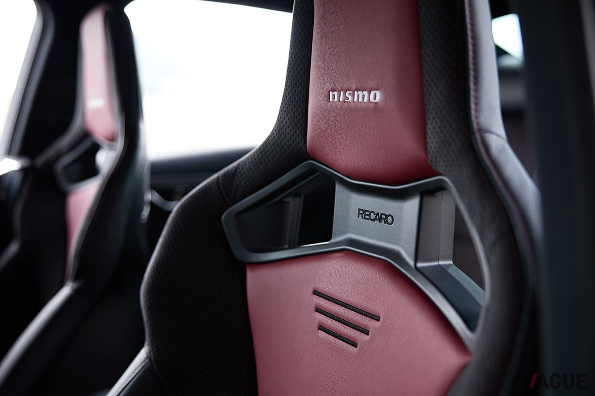 2023年秋に発売された日産「スカイラインNISMO」のインテリア