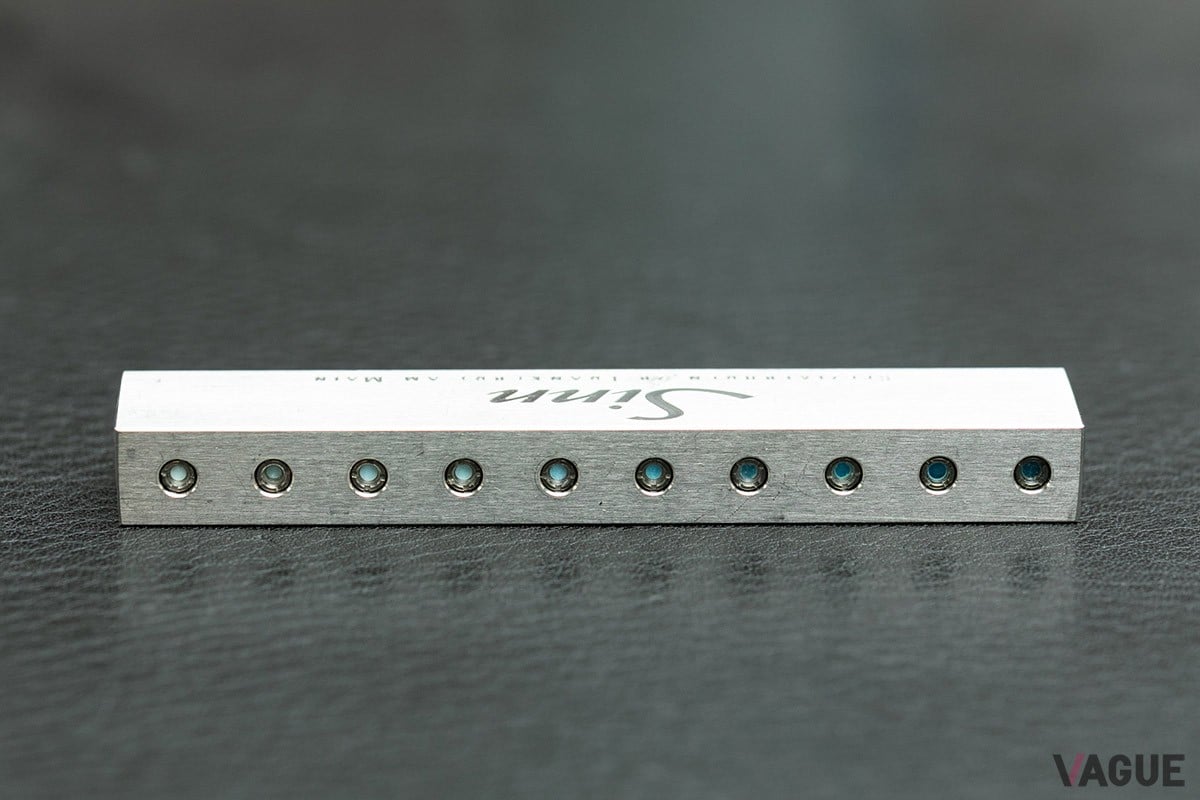 除湿機構「Arドライテクノロジー」に使われるカプセル。このひとつが時計に組み込まれている