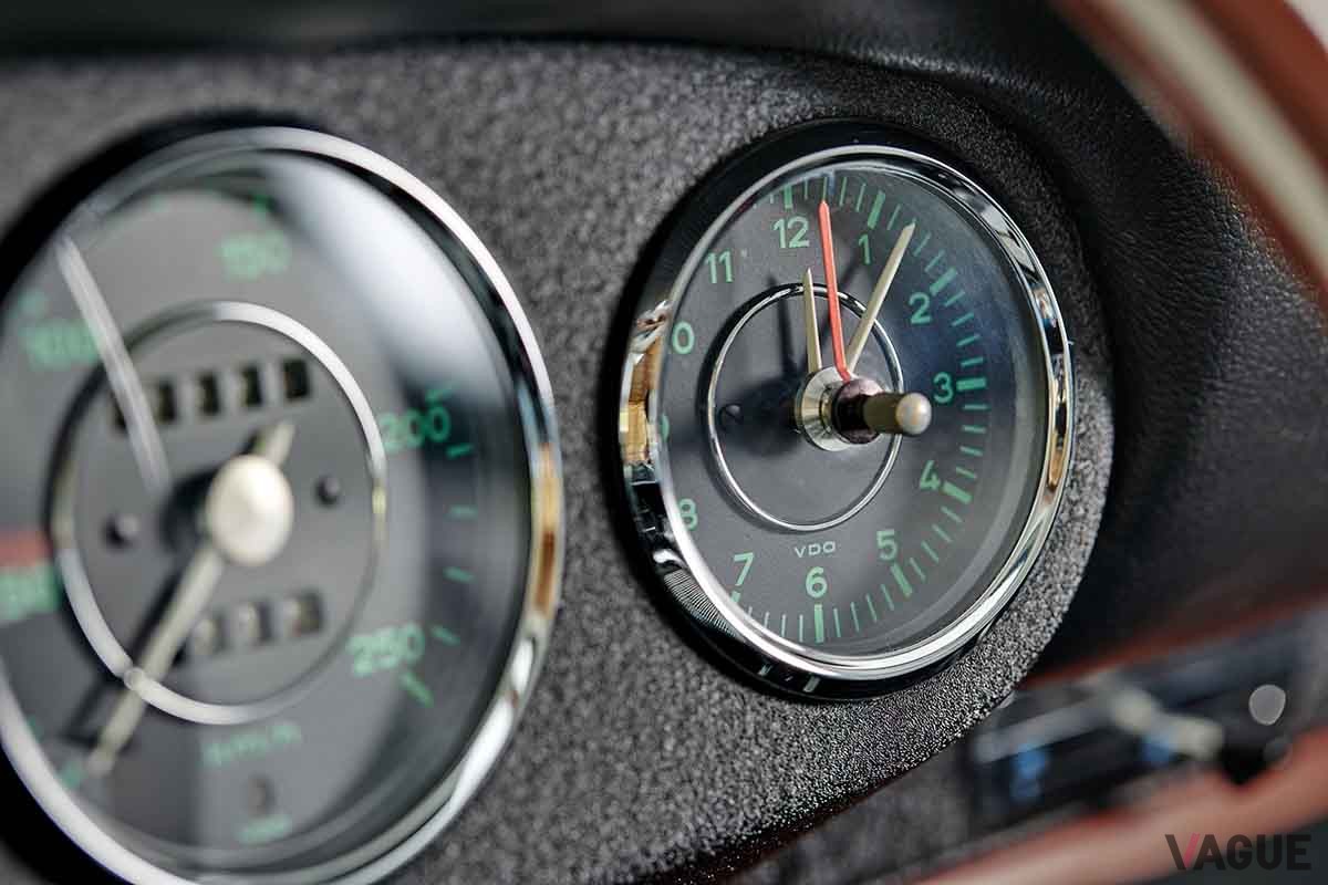1963年にプロトタイプが発表され、1964年から本格的に生産されたポルシェ初代901型911のインテリア