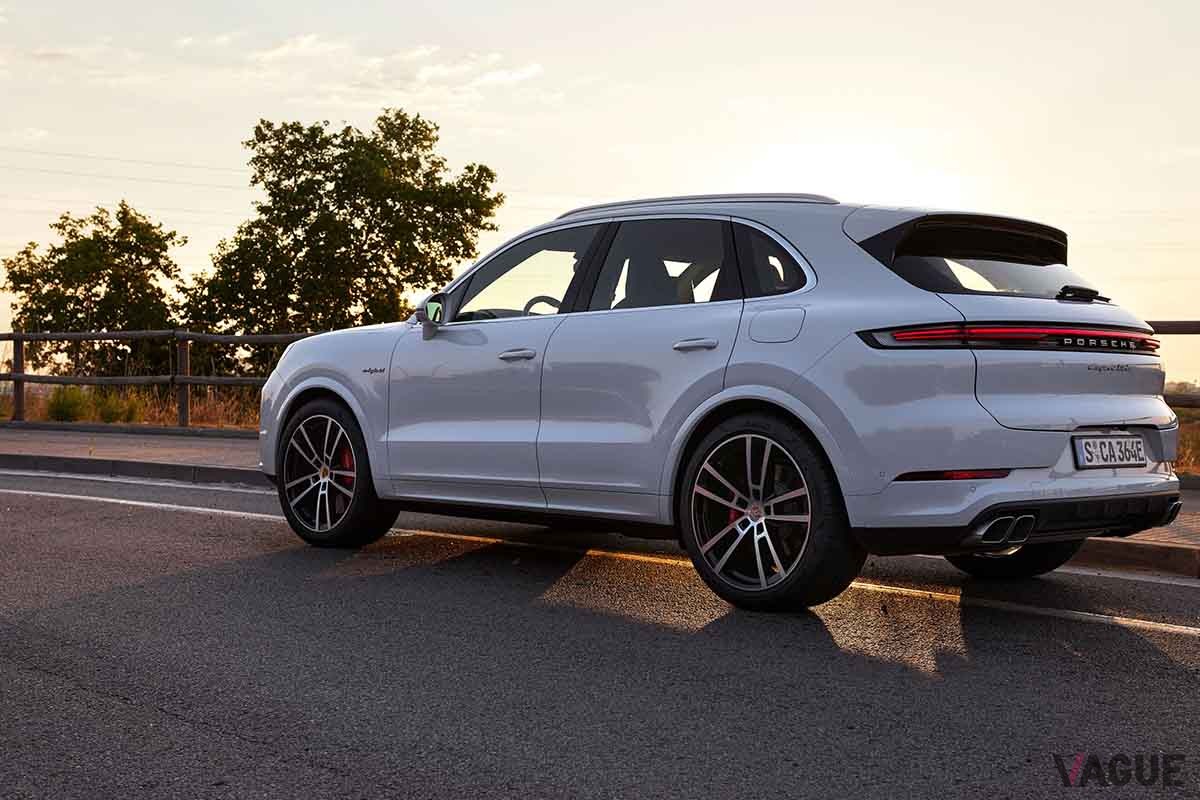 ポルシェ新型「カイエンターボ Eハイブリッド 」