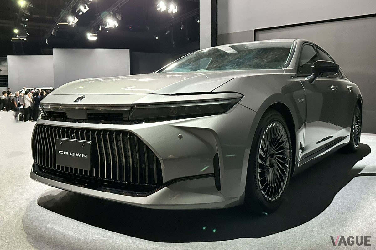 新型「センチュリー」に負けない存在感を見せつけたトヨタ新型「クラウン・セダン」