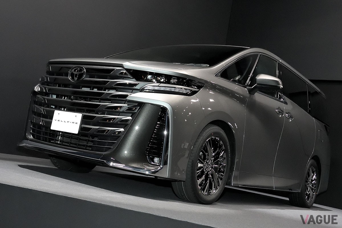 新型「センチュリー」の発表会に姿を現した「ヴェルファイアPHEV」