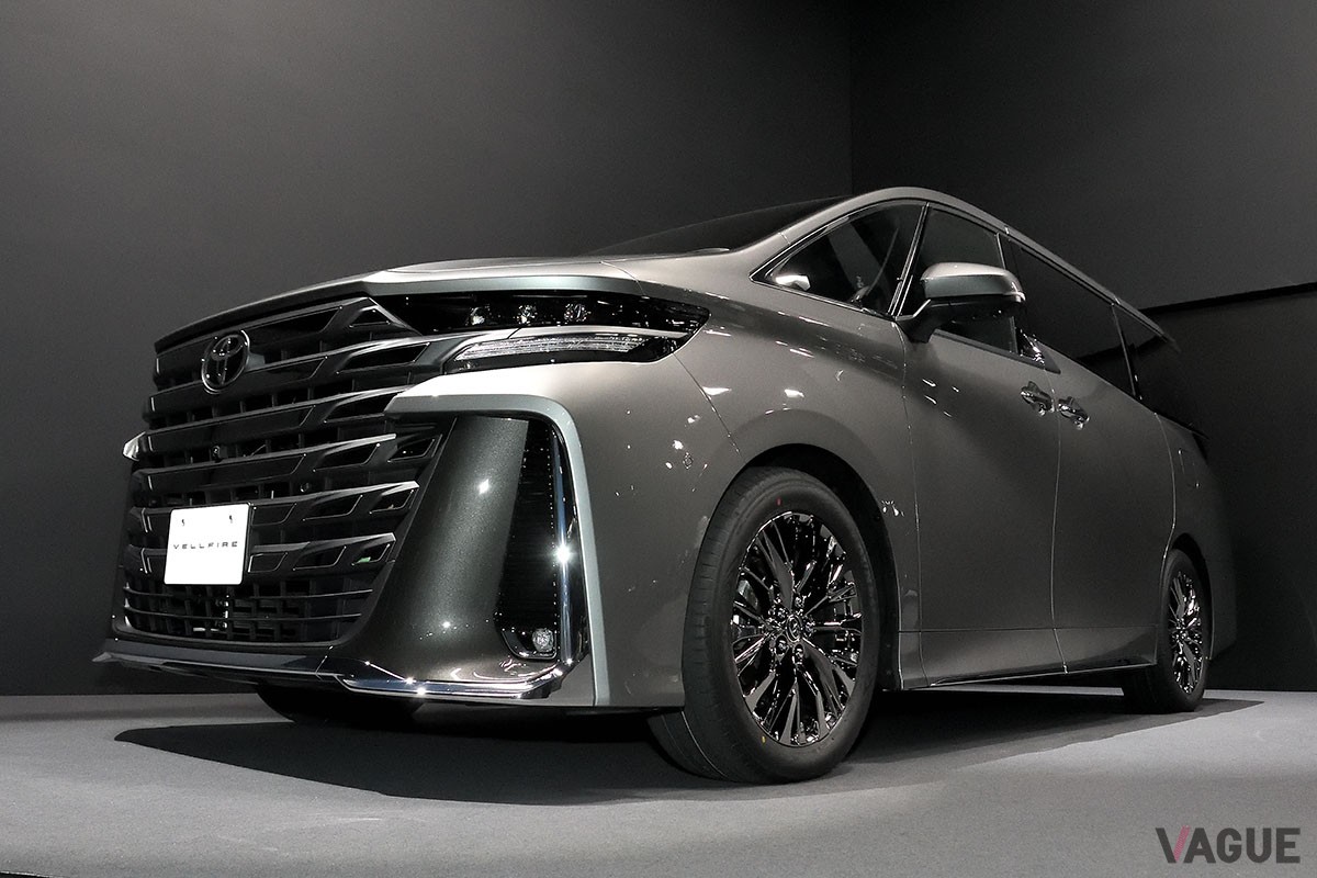 新型「センチュリー」の発表会に姿を現した「ヴェルファイアPHEV」