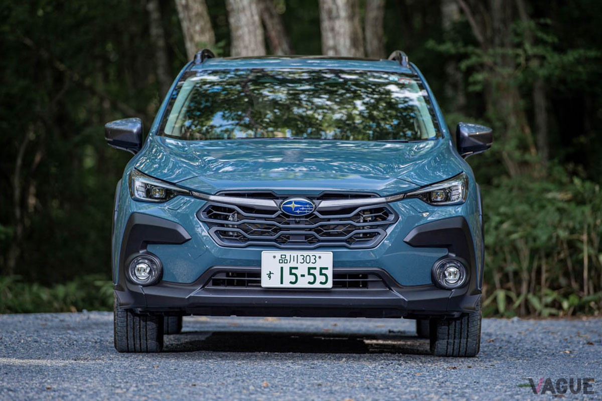 スバルのコンパクトSUV「クロストレック リミテッド」のフロントビュー。ボディサイズは4480×1800×1575mm