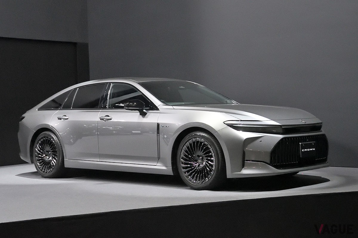 新型「センチュリー」に負けない存在感を見せつけたトヨタ新型「クラウン・セダン」