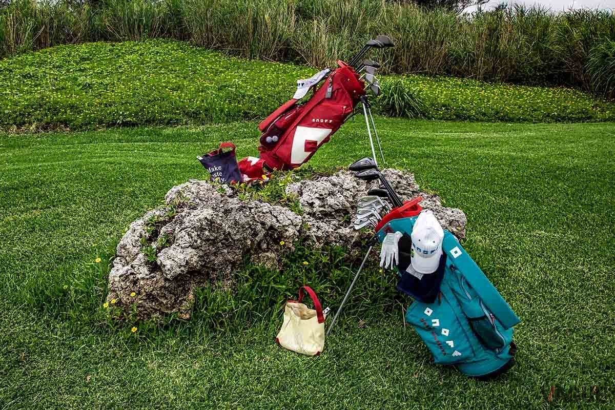 スタイリッシュなカラー展開が魅力的なオノフのスタンド型キャディバッグ「CADDIE BAG OB0324」
